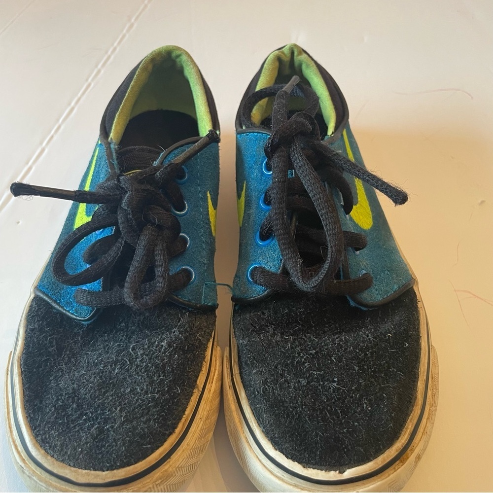Nike Stefan Janoski Suede Tennis Shoes, kids size 12 - Picture 5 of 7